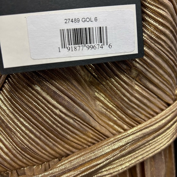 IEENA FOR MAC DUGGAL 27489 NWT
Gold Metallic Slim Strap Deep V Pleated Gown - Picture 6 of 6